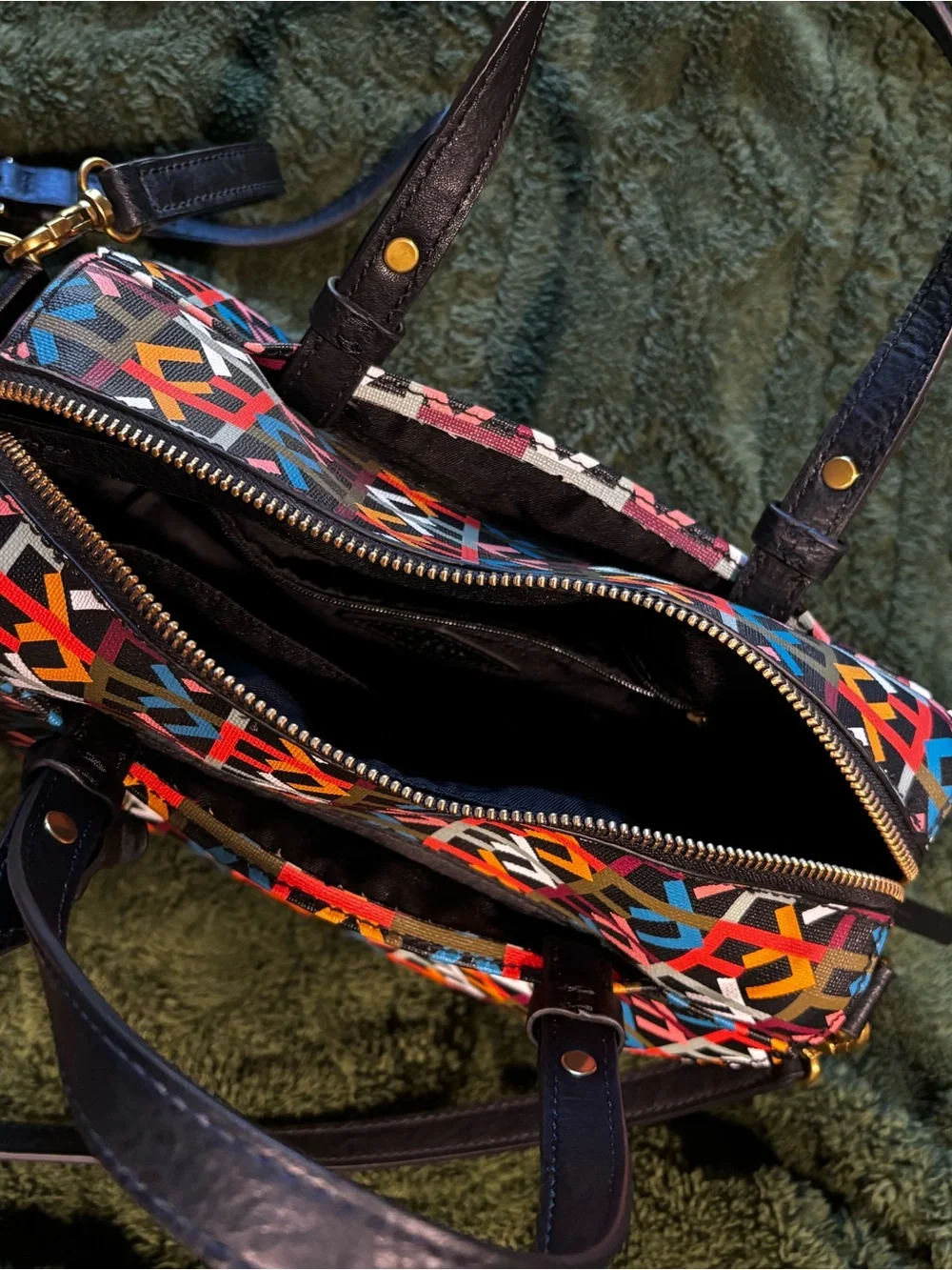 Fossil vibrant geometric